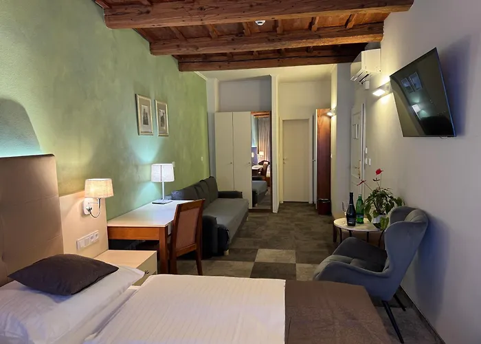 The Golden Wheel Hotel Praga